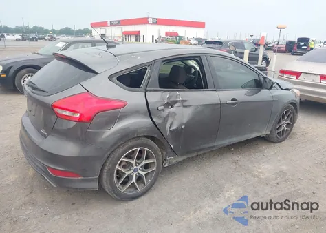 2015 Ford Focus Se z USA, uszkodzony, nr VIN 1FADP3K28FL334206